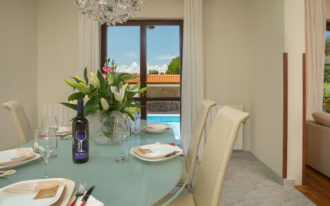 Ana: Room, Property, Interior Design, Building, Table, Furniture, Real Estate, House, Dining Room, Floor