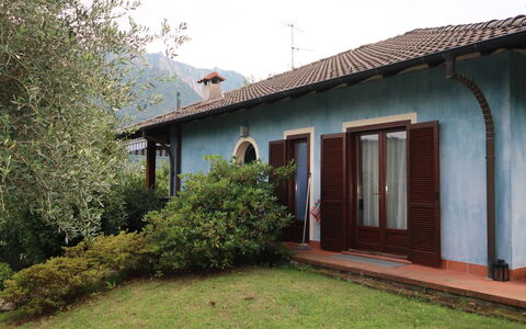 Sulle Colline Casalesi: Property, House, Building, Home, Real Estate, Cottage, Rural Area, Farmhouse, Grass, Yard
