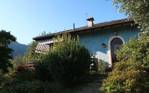 Sulle Colline Casalesi: Plant, Sky, Building, Window, Natural Landscape, Tree, Vegetation, Cottage, House, Rural Area