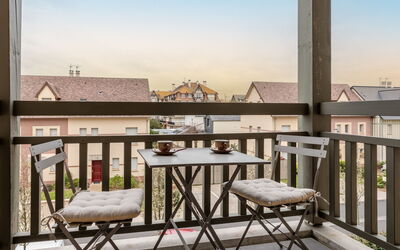Deauville-Trouville 712: Sky, Furniture, Property, Building, Table, Window, Wood, Interior Design, Outdoor Furniture, Shade