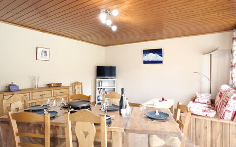 Le Nerey: Property, Table, Window, Wood, Interior Design, Picture Frame, Building, Floor, Flooring, Wood Stain