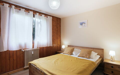 Le Nerey: Furniture, Property, Comfort, Wood, Lighting, Interior Design, Pillow, Shade, Floor
