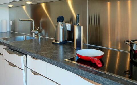 Hauswurz: Countertop, Kitchen, Kitchen Sink, Plumbing Fixture, Interior Design, Tap, Sink, Plumbing, Flooring, Kitchen Appliance