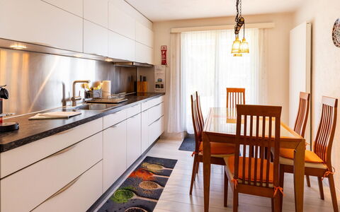 Hauswurz: Furniture, Interior Design, Flooring, Kitchen, Countertop, Floor, Wood, Cabinetry, Room, Table