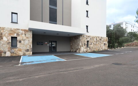 Porto Vecchio 116: Sky, Plant, Building, Window, Tree, Swimming Pool, House, Residential Area, Leisure, Urban Design