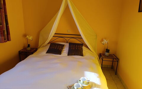 De Haan 280: Building, Comfort, Wood, Picture Frame, Bed, Bed Frame, Shade, Floor, Flooring, Lamp