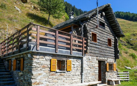 Rustico Catcüc: House, Property, Building, Cottage, Mountain, Home, Farmhouse, Rural Area, Log Cabin, Roof