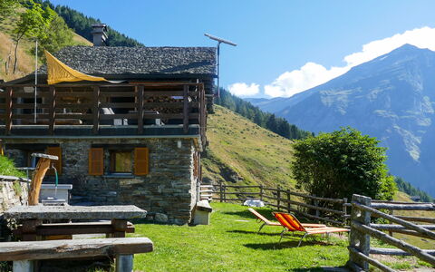 Rustico Catcüc: Mountain, Mountainous Landforms, Mountain Range, Natural Landscape, Alps, Wilderness, Hill Station, House, Building, Leisure