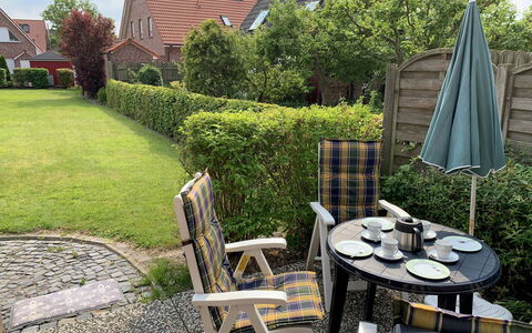 Norddeich 492: Yard, Property, Backyard, Garden, Grass, Tree, Lawn, Landscaping, House, Grass Family