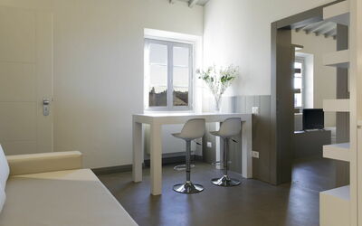 Tipologia Bilo 04 Pax 862.1: White, Room, Property, Interior Design, Floor, Building, Furniture, Ceiling, Tile, House