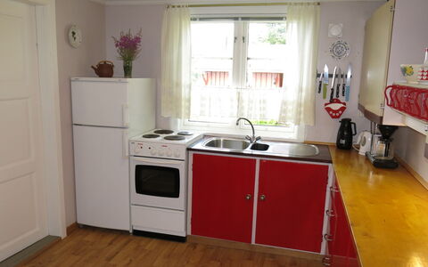 Ogge: Cabinetry, Kitchen Sink, Countertop, Sink, Kitchen, Home Appliance, Kitchen Stove, Window, Kitchen Appliance, Lighting