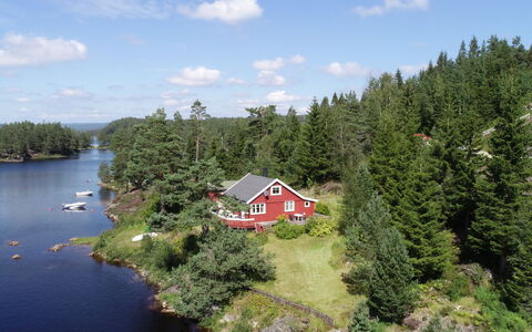 Ogge: Water, Cloud, Sky, Plant, Tree, Natural Landscape, Lake, Highland, House, Boat