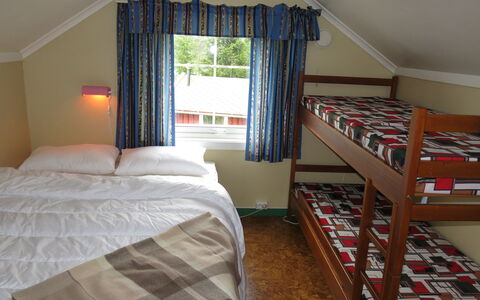Ogge: Furniture, Property, Bed, Wood, Textile, Interior Design, Comfort, Floor, Bed Frame, Shade