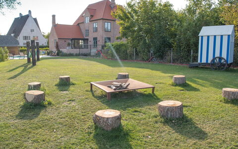 Villa Sas: Property, Grass, Tree, Land Lot, Yard, House, Lawn, Backyard, Home, Garden