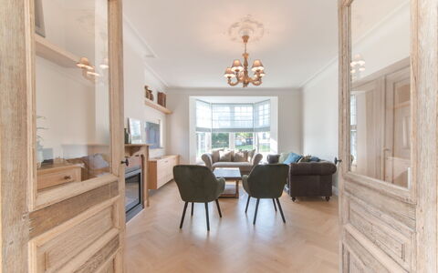 Villa Sas: Property, Room, Floor, Wood Flooring, Building, Furniture, Interior Design, Hardwood, Ceiling, Real Estate