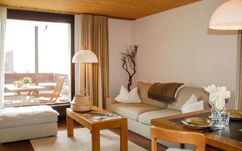 Panorama View 905: Room, Furniture, Interior Design, Property, Living Room, Suite, Building, Table, Floor, Coffee Table