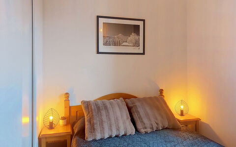 Les Terrasses du Corbier: Bed, Furniture, Bedding, Interior Design, Bedroom, Bed Sheet, Wall, Room, Floor, Linens