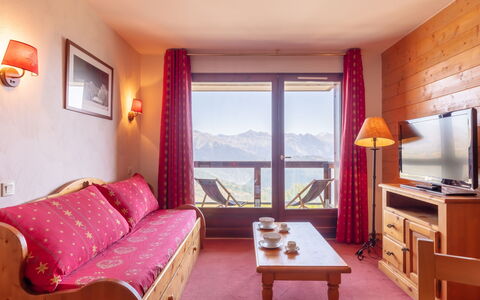 Les Terrasses du Corbier: Room, Furniture, Property, Interior Design, Building, Suite, Bedroom, Bed, House, Table