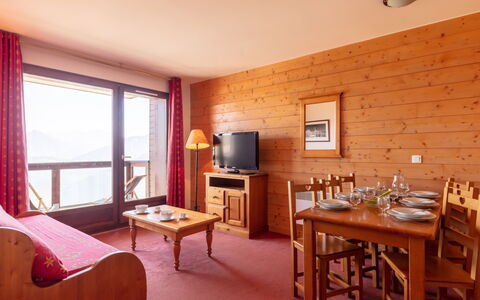 Les Terrasses du Corbier: Table, Furniture, Building, Property, Window, Window Blind, Wood, Drawer, Interior Design, Living Room