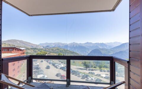 Les Terrasses du Corbier: Sky, Property, Daytime, Building, Window, Mountain, Shade, Wood, Interior Design, Vegetation