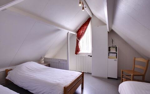 Dalfsen 100: Bedroom, Room, Attic, Bed, Furniture, Property, Interior Design, Bed Sheet, Building, Architecture