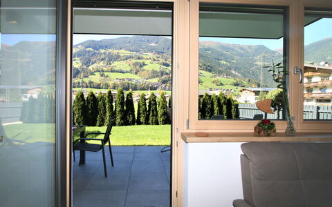 Apart Jasmin: Building, Property, Shade, Plant, Window, Interior Design, Wood, Tree, Condominium
