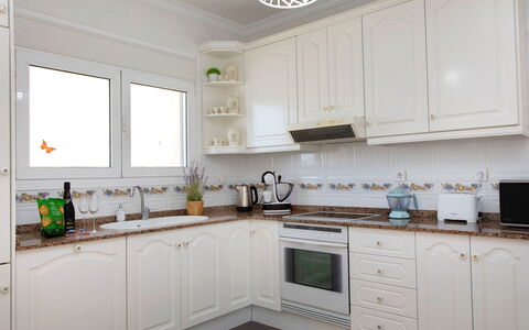 La Escapada: Cabinetry, Countertop, Property, White, Kitchen Stove, Window, Kitchen Appliance, Sink, Home Appliance, Kitchen
