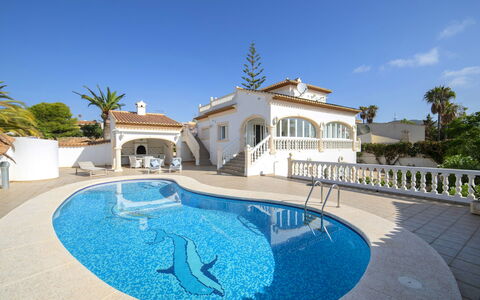 La Escapada: Sky, Water, Azure, Building, Cloud, Tree, Leisure, House, Facade, Plant