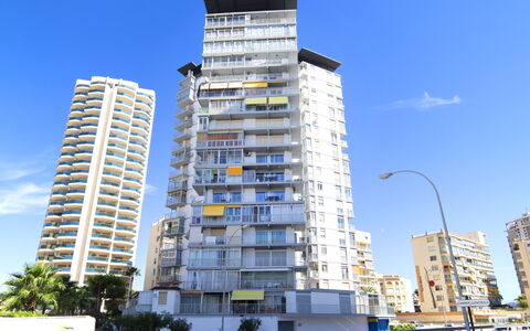 Calpe Calp 472: Building, Condominium, Metropolitan Area, Tower Block, Residential Area, Architecture, City, Mixed-Use, Skyscraper, Property