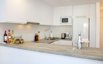 Accommodation:&nbsp;Miramar 03 472.3
