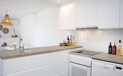 Accommodation:&nbsp;Miramar 03 472.3