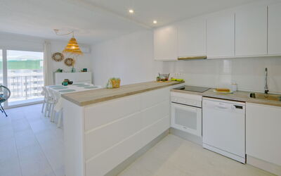 Accommodation:&nbsp;Miramar 03 472.3