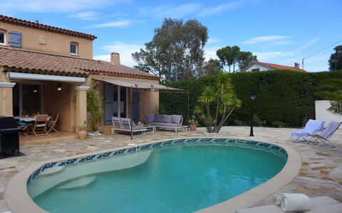 Les Galandos: Water, Sky, Cloud, Property, Plant, Building, Swimming Pool, Azure, Tree, Window