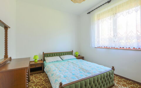 Akazie: Furniture, Window, Building, Azure, Wood, Interior Design, Comfort, Floor, Bed