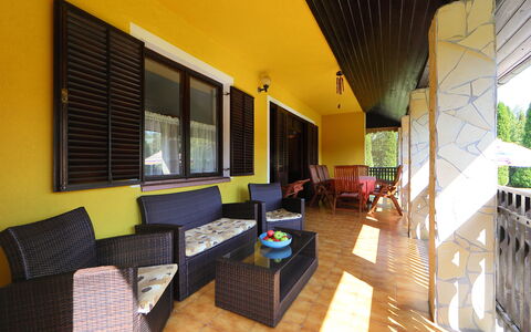 Akazie: Furniture, Couch, Interior Design, Shade, Comfort, Studio Couch, Floor, Living Room, Wood, Plant