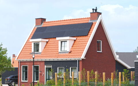 Ganuenta: Plant, Sky, Cloud, Property, Window, Building, House, Wood, Land Lot, Cottage
