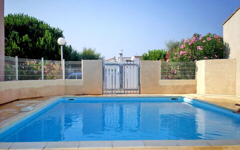 Le Barcarès 210: Water, Swimming Pool, Plant, Azure, Sky, Blue, Grass, Rectangle, Shade, Leisure