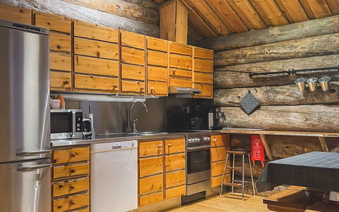 Kelotorppa B: Wood, Kitchen, Cabinetry, Kitchen Appliance, Major Appliance, Wood Stain, Countertop, Ceiling, Kitchen Stove, Log Cabin
