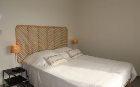 Farfalla: Bedroom, Bed, Furniture, Room, Property, Bed Sheet, Wall, Bed Frame, Bedding, Mattress