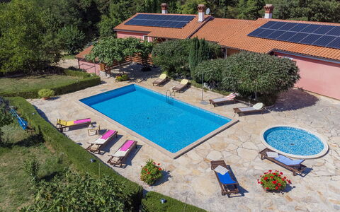 Kristina: Property, Plant, Water, Nature, Swimming Pool, Azure, Tree, Land Lot, Urban Design, Leisure