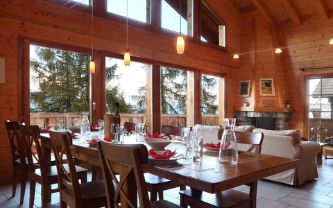 Altamira: Restaurant, Room, Building, Property, Table, Furniture, Dining Room, Interior Design, Kitchen & Dining Room Table, Real Estate