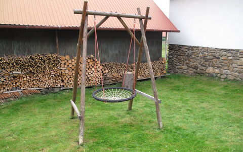 Jelemek: Grass, Swing, Tree, Plant, Backyard, Outdoor Play Equipment, Yard, House