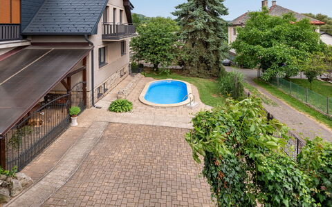 Penzion Jindřiška: Plant, Property, Building, Sky, Road Surface, Tree, Water, Land Lot, Grass, Neighbourhood