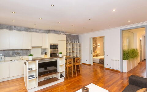 Centro: Passeig de Gracia - Casa Batllo: Room, Property, Interior Design, Wood Flooring, Living Room, Furniture, Real Estate, Building, Hardwood, House