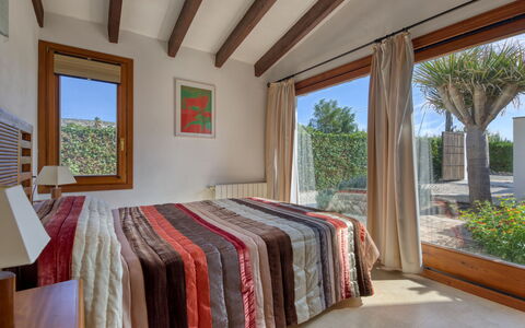 Villa Finca Labranza: Plant, Furniture, Window, Comfort, Wood, Textile, Interior Design, Shade, Bed, Sky