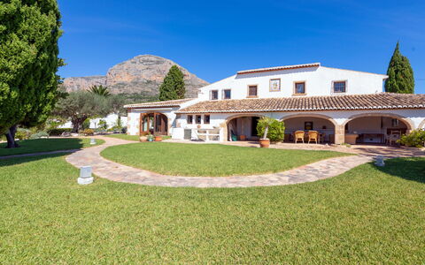 Villa Finca Labranza: Property, Estate, House, Home, Real Estate, Building, Mansion, Grass, Lawn, Architecture