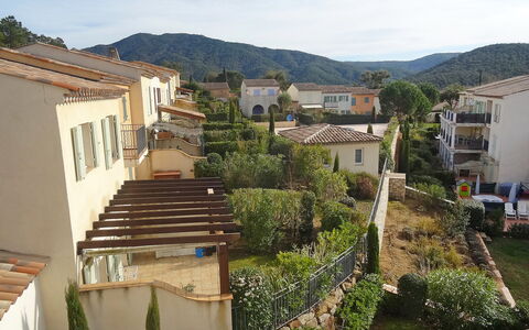 Le Clos des Vignes: Property, Neighbourhood, Residential Area, Village, Town, House, Human Settlement, Building, Mountain Village, Sky