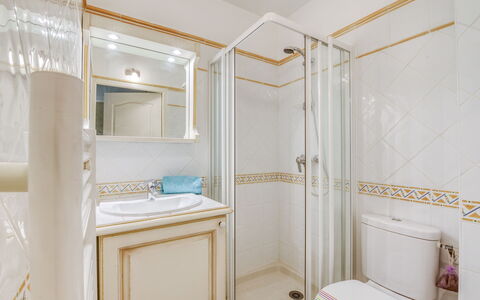Le Clos des Vignes: Bathroom, Room, Property, Interior Design, Building, Real Estate, Architecture, House, Furniture, Floor