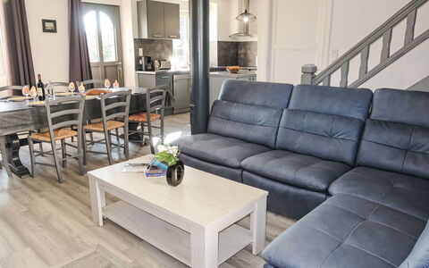 Le Coup de Coeur: Furniture, Table, Couch, Property, Picture Frame, Interior Design, Studio Couch, Floor, Living Room, Flooring