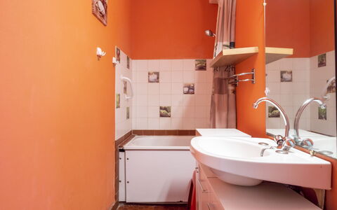 Le Barcarès 230: Sink, Property, Tap, Plumbing Fixture, Bathroom Sink, Bathroom, Purple, Interior Design, Building